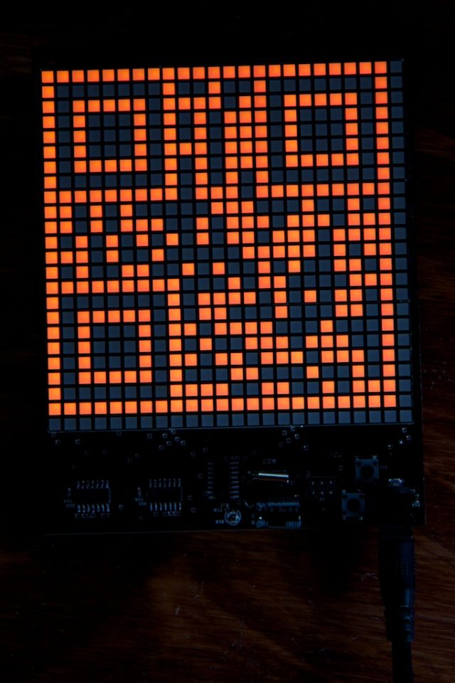 Amd ati pixel clock. QR часы. QR код.на led матрице. QR-код часы. Пиксельные часы.